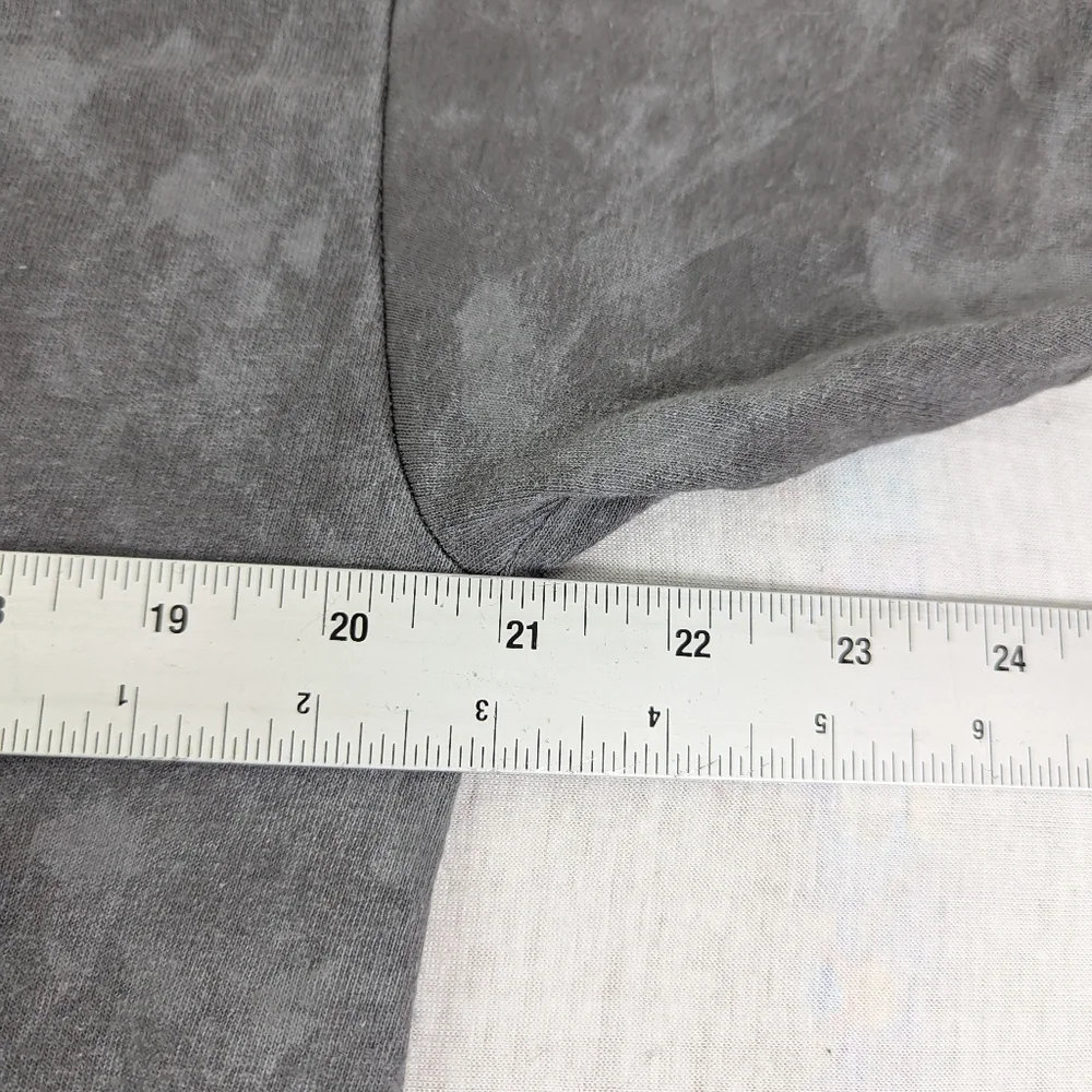 Dungeons & Dragons Gray T-Shirt Medium